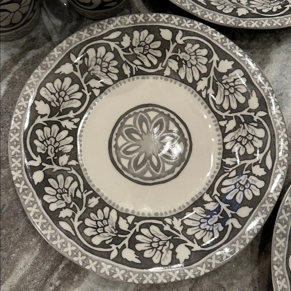 Pier 1 Porcelain “Moana” Floral Dinnerware Set - 4 Dinner Plates 4 Mugs Gray